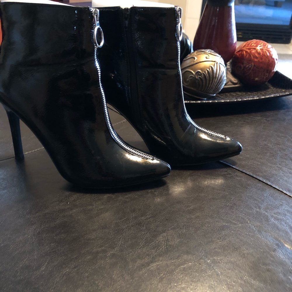 ❤️❤️Very sexy patent leather black booties